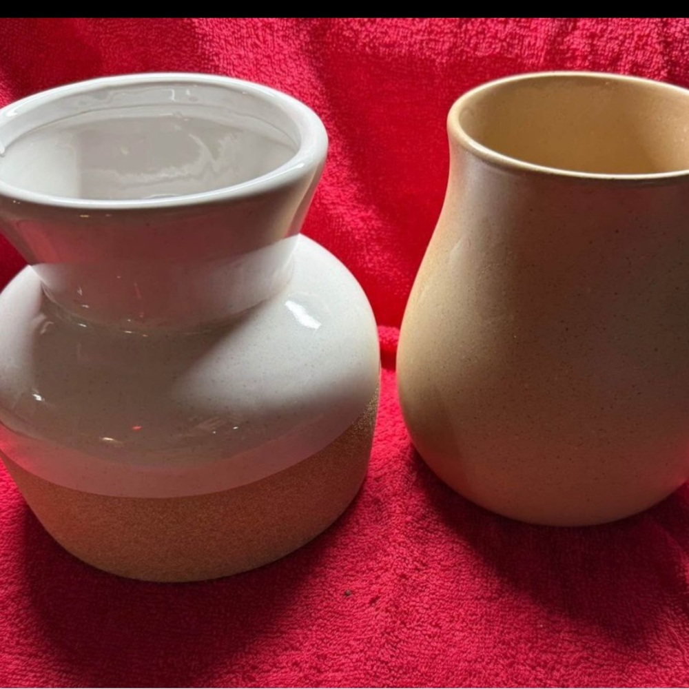 (Sale $10)  2 pc Elegant stoneware Vase Set
